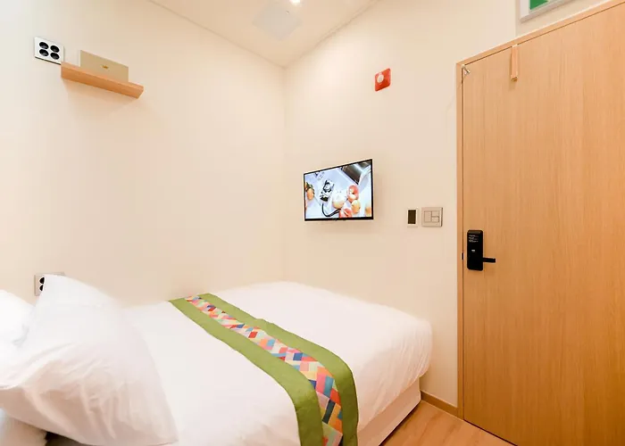 Hostel So On
