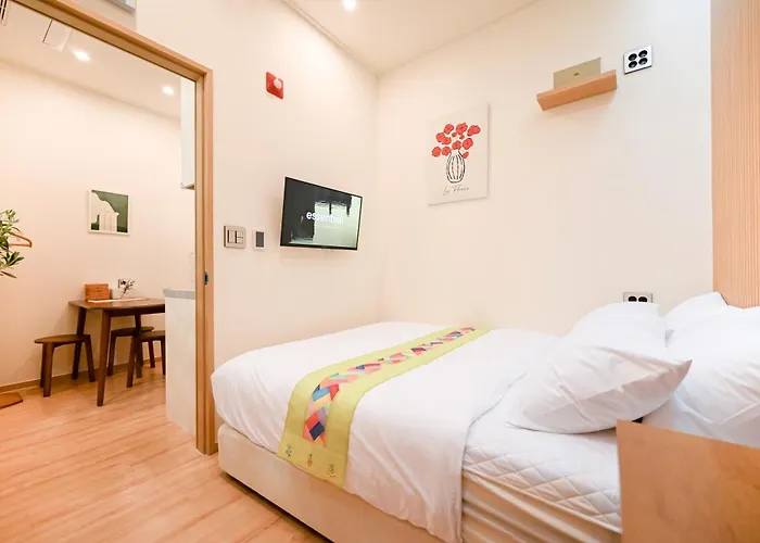 Hostel So On *